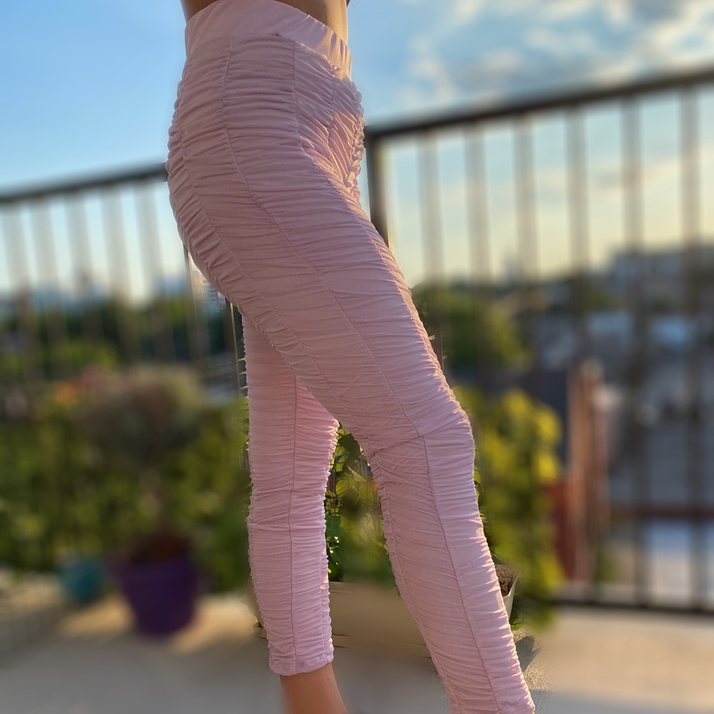 HOT HOT HOT RUFFLE PANTS !! - Picture 3 of 3